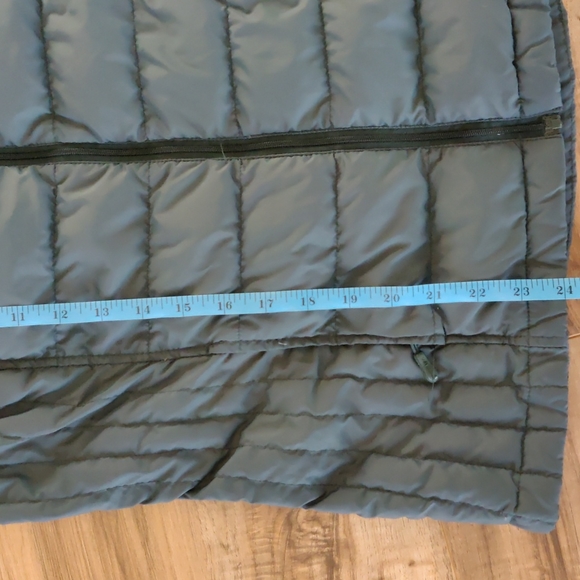 EUC Lightweight hunter green vest - Picture 3 of 5